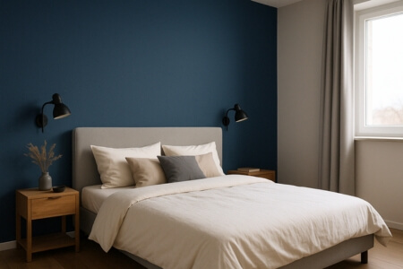 rustgevende kleuren in de slaapkamer - donkerblauw en zacht grijs