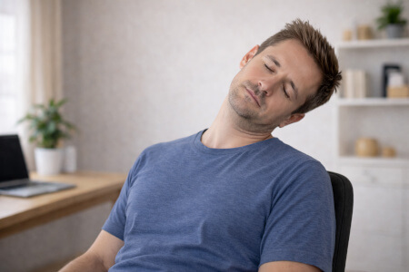 nekpijn door stress tegengaan door oefening hoofdkanteling