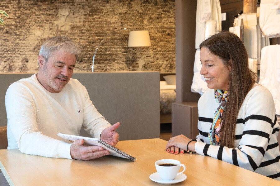 adviesgesprek in Dorsoo-winkel