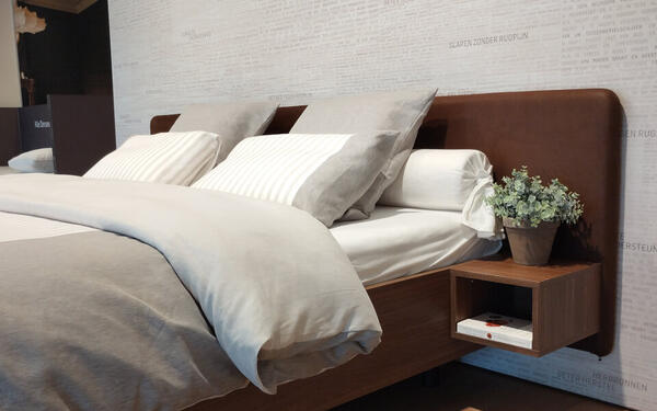 Dorsoo bedkader Moreve showroom Geel